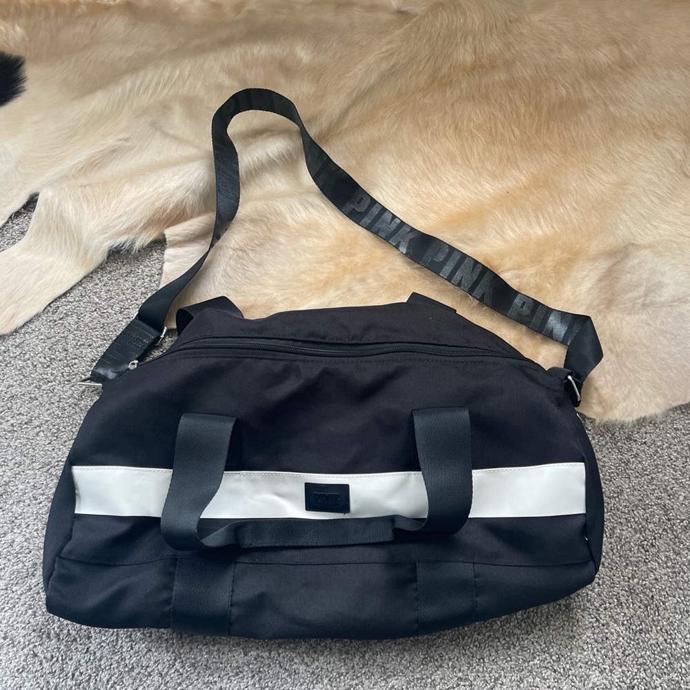 PINK Victoria's Secret Black and White Duffke Bag